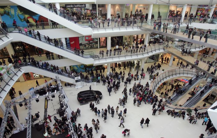 Verkaufsoffener Sonntag Berlin Nordrhein-Westfalen Niedersachsen - Viele Besucher beim Einkaufen im Shoppingcenter