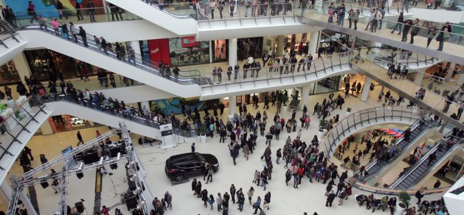 Verkaufsoffener Sonntag Berlin Nordrhein-Westfalen Niedersachsen - Viele Besucher beim Einkaufen im Shoppingcenter