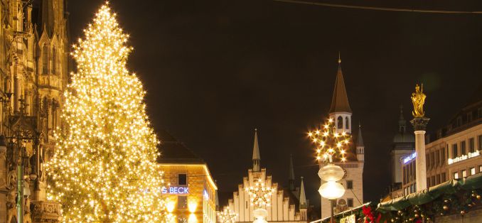Verkaufsoffener Sonntag NRW Hamburg Kiel - Innenstadt mit Adventsschmuck und Weihnachtsmarkt