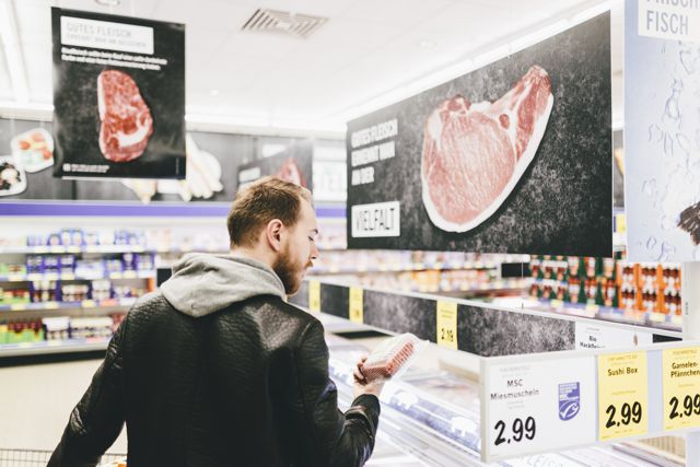 Lidl ist Deutschlands beliebtester Discounter 2016 - Wurst- und Fleischtheke in einem Lidl-Markt