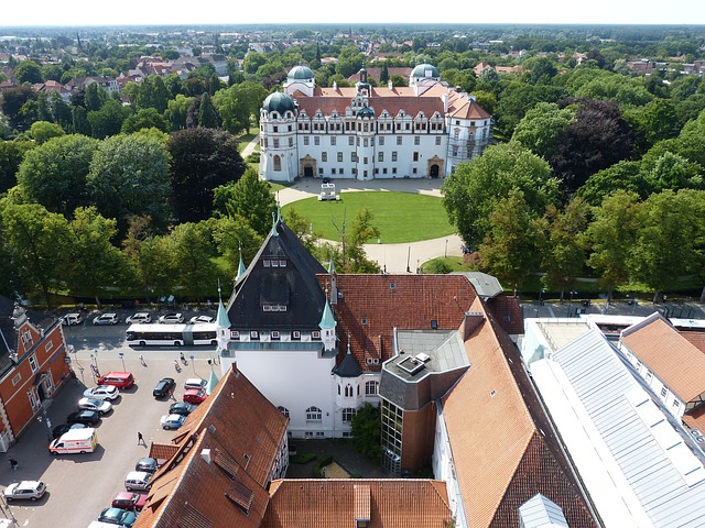 Verkaufsoffener Sonntag Celle - Das Schloss am Rande der Altstadt Verkaufsoffener Sonntag Celle - Das Schloss am Rande der Altstadt